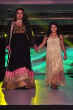 Model walk the ramp at Umeed-Ek Koshish charitable fashion show in Leela hotel on 9th Nov 2012,1 (88).JPG
